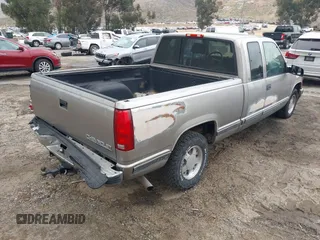 1998 Chevrolet Silverado 1500 with VIN 2GCEC19R3W1122806, listed as a IAAI auction lot 42153517 with 271,788 mi miles and . Bid and sale history available at DreamBid. Image 4.