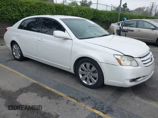 2007 Toyota Avalon XL with VIN 4T1BK36B67U245980, listed as a IAAI auction lot 42093193 with 272,108 mi miles. Bid and sale history available at carsss.com. Image 1.