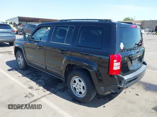 2014 Jeep Patriot Altitude z VIN 1C4NJPBA7ED881104, wystawiony jako IAAI lot #42313299 z przebiegiem 182 507 mil mil oraz . Historia ofert i sprzedaży dostępna na DreamBid. Obrazek 3.