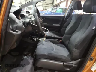 2009 Honda Fit Sport z VIN JHMGE88439S058349, wystawiony jako Copart lot #56873185 z przebiegiem 117 523 mil mil oraz Szkoda całkowita • Salvage title. Historia ofert i sprzedaży dostępna na DreamBid. Obrazek 7.