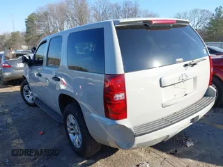 2009 Chevrolet Tahoe Police z VIN 1GNEC03009R163269, wystawiony jako IAAI lot #41500347 z przebiegiem 174 609 mil mil oraz . Historia ofert i sprzedaży dostępna na DreamBid. Obrazek 3.