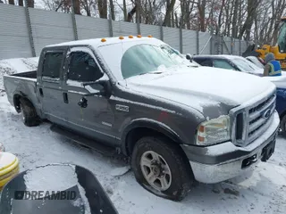 2005 Ford Super Duty F-250 XL with VIN 1FTSW21P05EA15266, listed as a IAAI auction lot 41625540 with 248,211 mi miles. Bid and sale history available at carsss.com. Image 1.