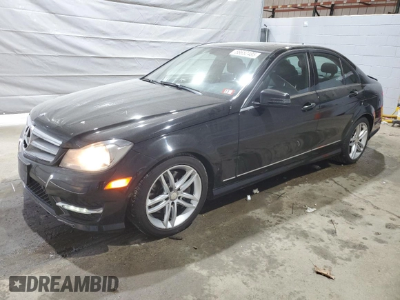 2013 Mercedes-Benz C 300 Sport z VIN WDDGF8AB3DR282363, wystawiony jako Copart lot #58652485 z przebiegiem 126 555 mil mil oraz Szkoda całkowita • Salvage title. Historia ofert i sprzedaży dostępna na DreamBid. Obrazek 1.