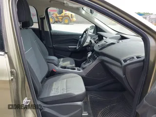 2013 Ford Escape SE z VIN 1FMCU9G92DUB27580, wystawiony jako IAAI lot #42626479 z przebiegiem 67 891 mil mil oraz . Historia ofert i sprzedaży dostępna na DreamBid. Obrazek 5.