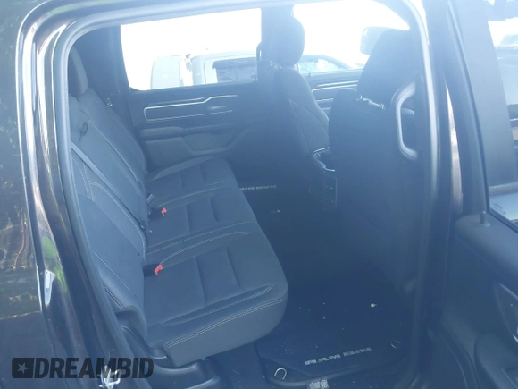 2019 Ram 1500 Big Horn z VIN 1C6RREFT0KN616290, wystawiony jako IAAI lot #42313195 z przebiegiem 143 900 mil mil oraz . Historia ofert i sprzedaży dostępna na DreamBid. Obrazek 8.