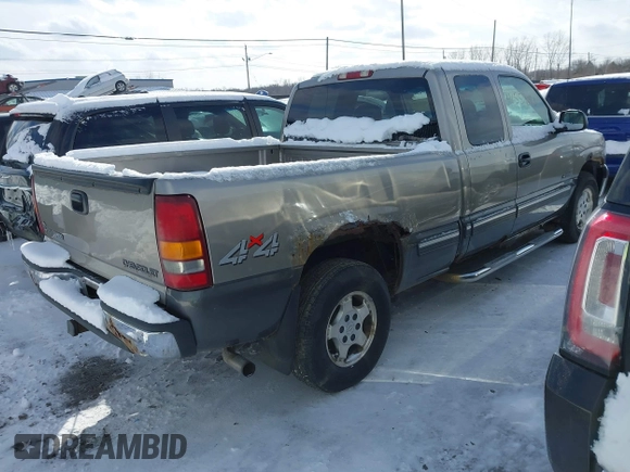 2000 Chevrolet Silverado 1500 LS with VIN 1GCEK19T5YE270245, listed as a IAAI auction lot 41557693 with 119,830 mi miles. Bid and sale history available at carsss.com. Image 4.