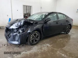2025 Nissan Sentra SV z VIN 3N1AB8CV3SY276561, wystawiony jako Copart lot #61641785 z przebiegiem 5 827 mil mil oraz Szkoda całkowita • Salvage title. Historia ofert i sprzedaży dostępna na DreamBid. Obrazek 1.