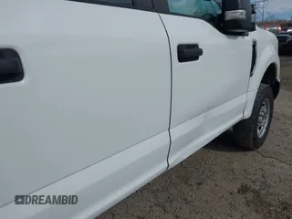 2019 Ford F-250 XL z VIN 1FT7W2B60KEF78955, wystawiony jako IAAI lot #41851147 z przebiegiem 205 275 mil mil oraz . Historia ofert i sprzedaży dostępna na DreamBid. Obrazek 18.