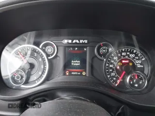 2022 Ram 1500 Big Horn z VIN 1C6SRFMT9NN241711, wystawiony jako IAAI lot #41696580 z przebiegiem 42 693 mil mil oraz . Historia ofert i sprzedaży dostępna na DreamBid. Obrazek 7.