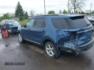 2018 Ford Explorer XLT z VIN 1FM5K7D82JGC48134, wystawiony jako IAAI lot #42202052 z przebiegiem 195 533 mil mil oraz . Historia ofert i sprzedaży dostępna na DreamBid. Obrazek 3.