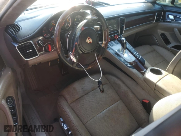 2010 Porsche Panamera Turbo z VIN WP0AC2A75AL090720, wystawiony jako Copart lot #47013455 z przebiegiem 41 164 mil mil oraz Nie do naprawy • Non repairable. Historia ofert i sprzedaży dostępna na DreamBid. Obrazek 8.