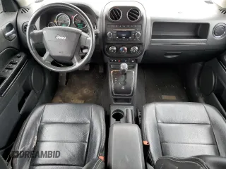 2010 Jeep Patriot Limited z VIN 1J4NF4GB7AD511776, wystawiony jako Copart lot #58195055 z przebiegiem 107 056 mil mil oraz Szkoda całkowita • Salvage title. Historia ofert i sprzedaży dostępna na DreamBid. Obrazek 8.