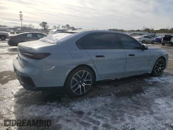 2023 BMW 7 Series 760i xDrive z VIN WBA33EJ00PCM58207, wystawiony jako Copart lot #41809425 z przebiegiem 10 658 mil mil oraz Szkoda całkowita • Salvage title. Historia ofert i sprzedaży dostępna na DreamBid. Obrazek 3.