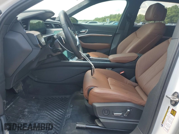2024 Audi Q8 e-tron z VIN WA16AAGE9RB020144, wystawiony jako Copart lot #57145455 z przebiegiem 23 799 mil mil oraz Szkoda całkowita • Salvage title. Historia ofert i sprzedaży dostępna na DreamBid. Obrazek 7.