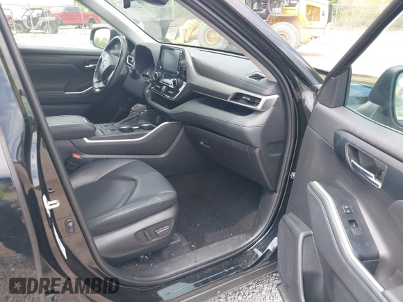 2022 Toyota Highlander XLE z VIN 5TDGZRBH3NS587245, wystawiony jako IAAI lot #42146453 z przebiegiem 74 909 mil mil oraz . Historia ofert i sprzedaży dostępna na DreamBid. Obrazek 5.