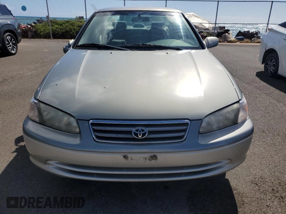 2001 Toyota Camry CE with VIN JT2BG22K610579827, listed as a Copart auction lot 41537605 with 188,136 mi miles and Salvage Title. Bid and sale history available at DreamBid. Image 5.