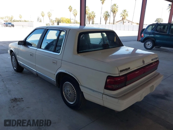 1994 Chrysler LeBaron z VIN 1C3AA3638RF322789, wystawiony jako IAAI lot #41654157 z przebiegiem 53 084 mil mil oraz . Historia ofert i sprzedaży dostępna na DreamBid. Obrazek 3.