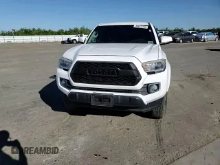 2017 Toyota Tacoma SR z VIN 5TFAX5GNXHX074690, wystawiony jako Copart lot #56672165 z przebiegiem 107 292 mil mil oraz Szkoda całkowita • Salvage title. Historia ofert i sprzedaży dostępna na DreamBid. Obrazek 13.