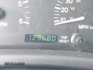 2000 Jeep Cherokee z VIN 1J4FF48S8YL216995, wystawiony jako IAAI lot #42126841 z przebiegiem 178 000 mil mil oraz . Historia ofert i sprzedaży dostępna na DreamBid. Obrazek 15.