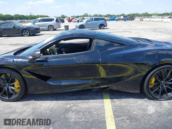 2018 McLaren 720S z VIN SBM14DCA9JW001142, wystawiony jako IAAI lot #42117797 z przebiegiem 15 654 mil mil oraz . Historia ofert i sprzedaży dostępna na DreamBid. Obrazek 14.
