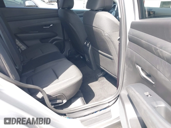 2025 Hyundai Tucson SEL z VIN 5NMJB3DE9SH554856, wystawiony jako IAAI lot #42460268 z przebiegiem 688 mil mil oraz . Historia ofert i sprzedaży dostępna na DreamBid. Obrazek 8.