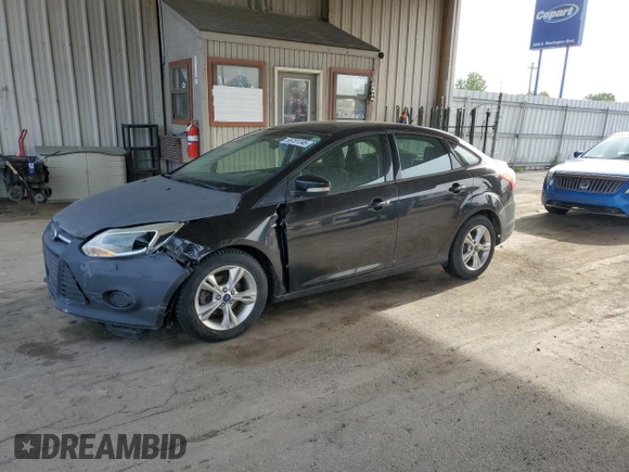2013 Ford Focus SE z VIN 1FADP3F26DL106275, wystawiony jako Copart lot #55701345 z przebiegiem 117 897 mil mil oraz Szkody całkowita. Historia ofert i sprzedaży dostępna na DreamBid. Obrazek 1.