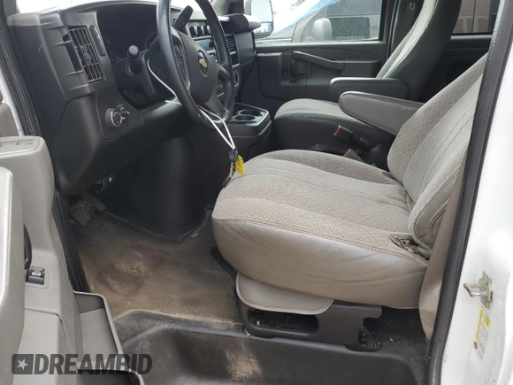 2017 Chevrolet Express Passenger LT z VIN 1GAZGPFG0H1139737, wystawiony jako Copart lot #49229985 z przebiegiem 58 877 mil mil oraz Szkoda całkowita • Salvage title. Historia ofert i sprzedaży dostępna na DreamBid. Obrazek 7.