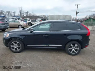 2014 Volvo XC60 3.0L R-Design Premier Plus with VIN YV4902DZ0E2544230, listed as a IAAI auction lot 41824546 with 33,628 mi miles. Bid and sale history available at carsss.com. Image 14.