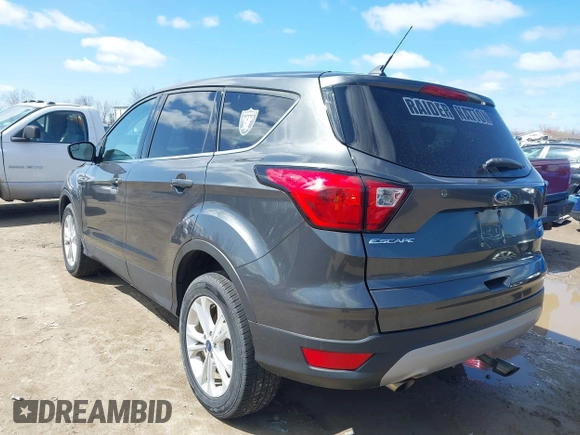 2019 Ford Escape SE z VIN 1FMCU9GD7KUA00132, wystawiony jako IAAI lot #41973998 z przebiegiem 89 327 mil mil oraz . Historia ofert i sprzedaży dostępna na DreamBid. Obrazek 3.