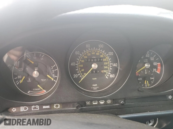 1986 Mercedes-Benz 560 SL z VIN WDBBA48D2GA044461, wystawiony jako Copart lot #65802964 z przebiegiem 128 074 mil mil oraz Czysty tytuł • Clean title. Historia ofert i sprzedaży dostępna na DreamBid. Obrazek 9.
