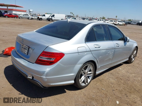 2014 Mercedes-Benz C 250 Sport с VIN WDDGF4HB1EA933861, выставлен на аукционе IAAI как лот 42518063 с пробегом 193 736 миль миль и . История ставок и продаж доступна на DreamBid. Изображение 18.