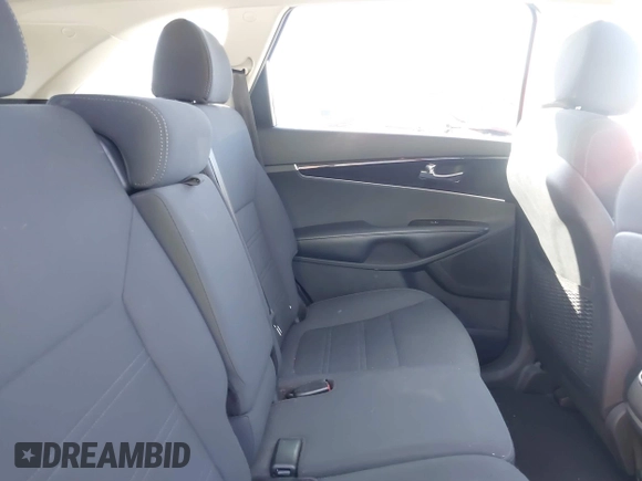 2018 Kia Sorento LX V6 with VIN 5XYPGDA50JG423071, listed as a IAAI auction lot 41275965 with 87,264 mi miles. Bid and sale history available at carsss.com. Image 8.
