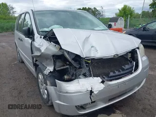 2008 Chrysler Town & Country LX z VIN 2A8HR44H38R761907, wystawiony jako IAAI lot #42351212 z przebiegiem 145 351 mil mil oraz . Historia ofert i sprzedaży dostępna na DreamBid. Obrazek 6.