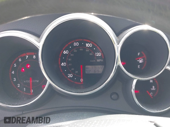 2005 Pontiac Vibe with VIN 5Y2SL63885Z465763, listed as a IAAI auction lot 42428484 with 176,322 mi miles and . Bid and sale history available at DreamBid. Image 7.