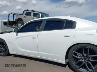 2015 Dodge Charger RT z VIN 2C3CDXCT4FH745861, wystawiony jako IAAI lot #42206349 z przebiegiem 136 061 mil mil oraz . Historia ofert i sprzedaży dostępna na DreamBid. Obrazek 14.