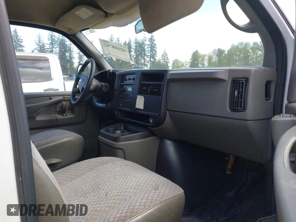 2007 Chevrolet City Express Cargo z VIN 1GCHG39V571209155, wystawiony jako IAAI lot #42168782 z przebiegiem 139 537 mil mil oraz . Historia ofert i sprzedaży dostępna na DreamBid. Obrazek 5.