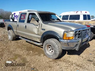 2000 Ford Super Duty F-250 XL with VIN 1FTNW21F3YEA72800, listed as a IAAI auction lot 41348642 with 533,369 mi miles. Bid and sale history available at carsss.com. Image 1.