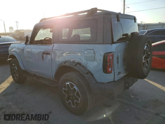 2021 Ford Bronco z VIN 1FMDE5AP0MLA98152, wystawiony jako Copart lot #84872094 z przebiegiem 10 907 mil mil oraz Szkoda całkowita • Salvage title. Historia ofert i sprzedaży dostępna na DreamBid. Obrazek 2.