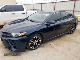 2018 Toyota Camry LE z VIN 4T1B11HK3JU561591, wystawiony jako Copart lot #52970575 z przebiegiem 68 805 mil mil oraz Czysty tytuł • Clean title. Historia ofert i sprzedaży dostępna na DreamBid. Obrazek 1.