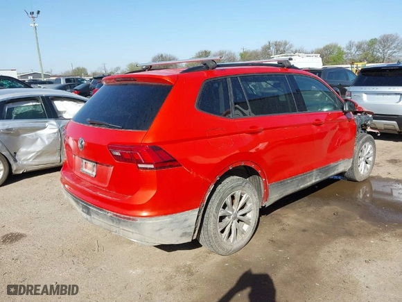 2019 Volkswagen Tiguan S with VIN 3VV1B7AX8KM113120, listed as a IAAI auction lot 41789099 with 124,355 mi miles. Bid and sale history available at carsss.com. Image 4.