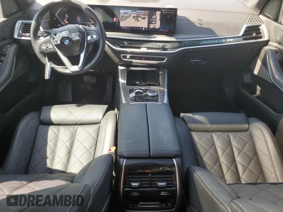 2024 BMW X5 xDrive40i z VIN 5UX23EU04R9T59544, wystawiony jako Copart lot #55708135 z przebiegiem 23 706 mil mil oraz Tytuł czysty. Historia ofert i sprzedaży dostępna na DreamBid. Obrazek 8.
