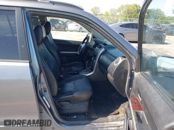2006 Suzuki Grand Vitara Luxury with VIN JS3TD947264106255, listed as a IAAI auction lot 42632638 with 268,717 mi miles and . Bid and sale history available at DreamBid. Image 5.