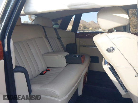 2008 Rolls-Royce Phantom z VIN SCA1S68538UX08739, wystawiony jako IAAI lot #41542958 z przebiegiem 15 238 mil mil oraz . Historia ofert i sprzedaży dostępna na DreamBid. Obrazek 8.