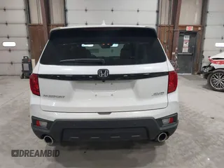 2025 Honda Passport EX-L z VIN 5FNYF8H5XSB017943, wystawiony jako IAAI lot #42027857 z przebiegiem 1822 mil mil oraz . Historia ofert i sprzedaży dostępna na DreamBid. Obrazek 16.