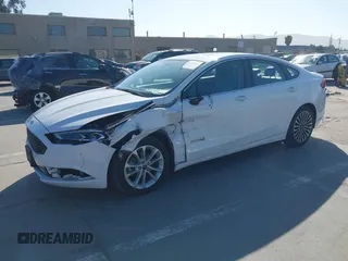 2017 Ford Fusion Hybrid Titanium с VIN 3FA6P0RU3HR323164, выставлен на аукционе IAAI как лот 42303571 с пробегом 119 732 миль миль и . История ставок и продаж доступна на DreamBid. Изображение 19.