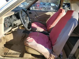 1986 Ford Mustang z VIN NOVIN42794605, wystawiony jako Copart lot #42794605 z przebiegiem 62 794 mil mil oraz Nie do naprawy • Non repairable. Historia ofert i sprzedaży dostępna na DreamBid. Obrazek 7.