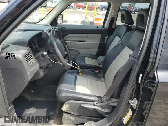 2007 Jeep Patriot Limited z VIN 1J8FF48W37D275916, wystawiony jako Copart lot #56585205 z przebiegiem 106 919 mil mil oraz Szkoda całkowita • Salvage title. Historia ofert i sprzedaży dostępna na DreamBid. Obrazek 7.