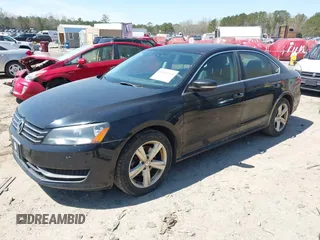 2013 Volkswagen Passat SE z VIN 1VWBP7A39DC094211, wystawiony jako IAAI lot #41894764 z przebiegiem 130 955 mil mil oraz . Historia ofert i sprzedaży dostępna na DreamBid. Obrazek 17.