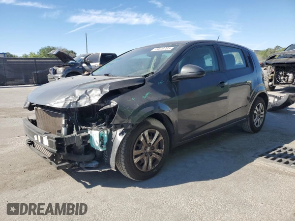 2020 Chevrolet Sonic LT z VIN 1G1JG6SB7L4128341, wystawiony jako Copart lot #49679705 z przebiegiem 54 751 mil mil oraz Szkoda całkowita • Salvage title. Historia ofert i sprzedaży dostępna na DreamBid. Obrazek 1.