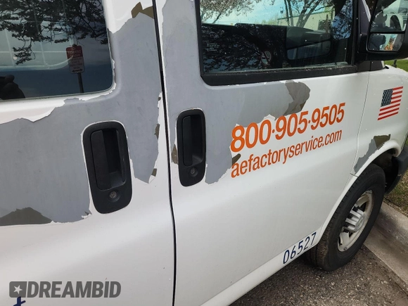 2010 Chevrolet Express Cargo z VIN 1GCZGFBA1A1142364, wystawiony jako IAAI lot #42210688 z przebiegiem Nie podano mil oraz . Historia ofert i sprzedaży dostępna na DreamBid. Obrazek 1.